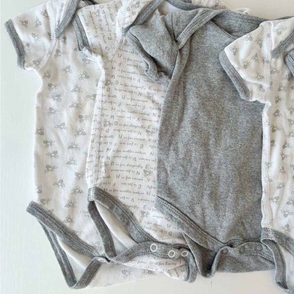 6 Burt’s Bees organic Short sleeve onesies - Picture 3 of 3